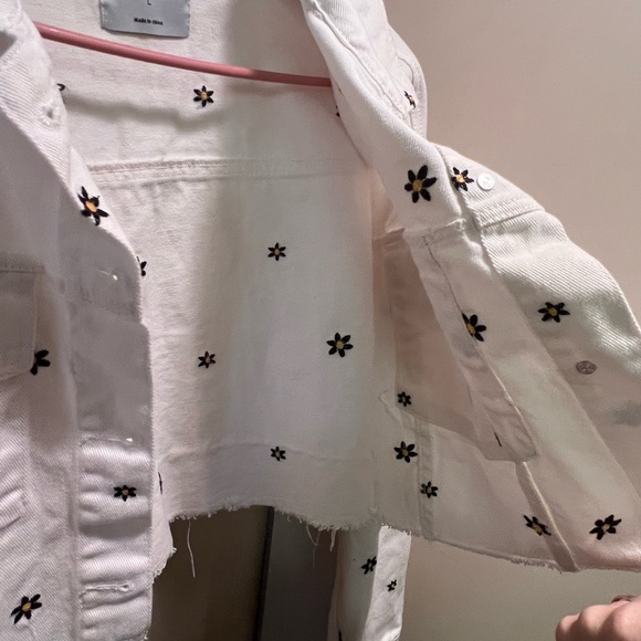 Angel Kiss White Denim Jacket with Floral Embroidery - Picture 5 of 6